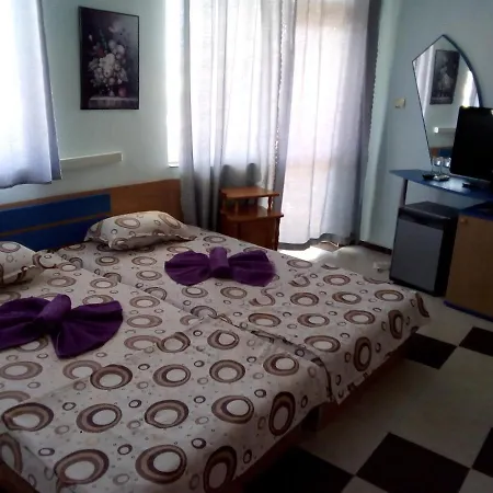 семеен бостън Hotel Ravda