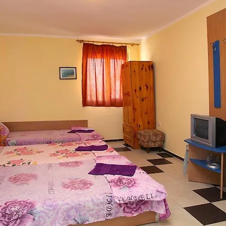 семеен бостън Hotel Ravda