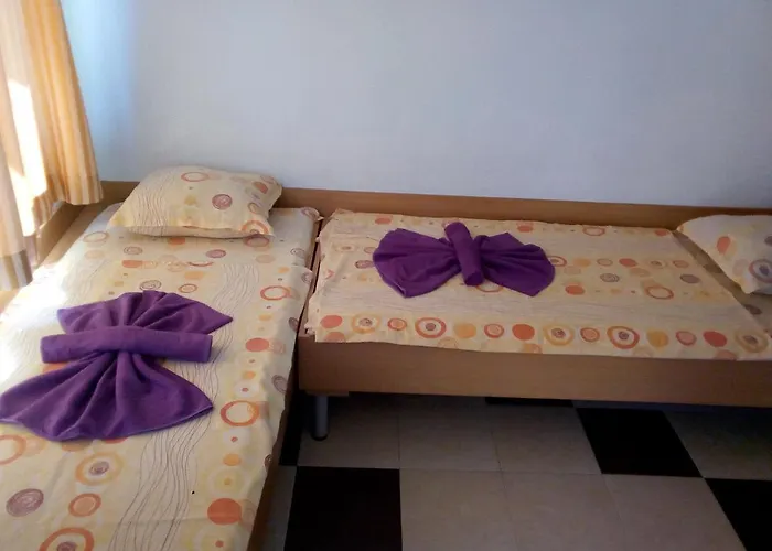 семеен бостън Hotel Rawda